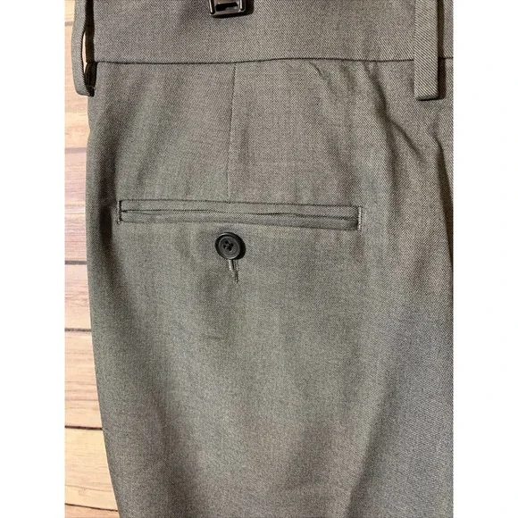 Haggar Expandomatic Stretch Classic-Fit Plain-Front Dress Pant 34 x 29 NEW Grey - Picture 4 of 7